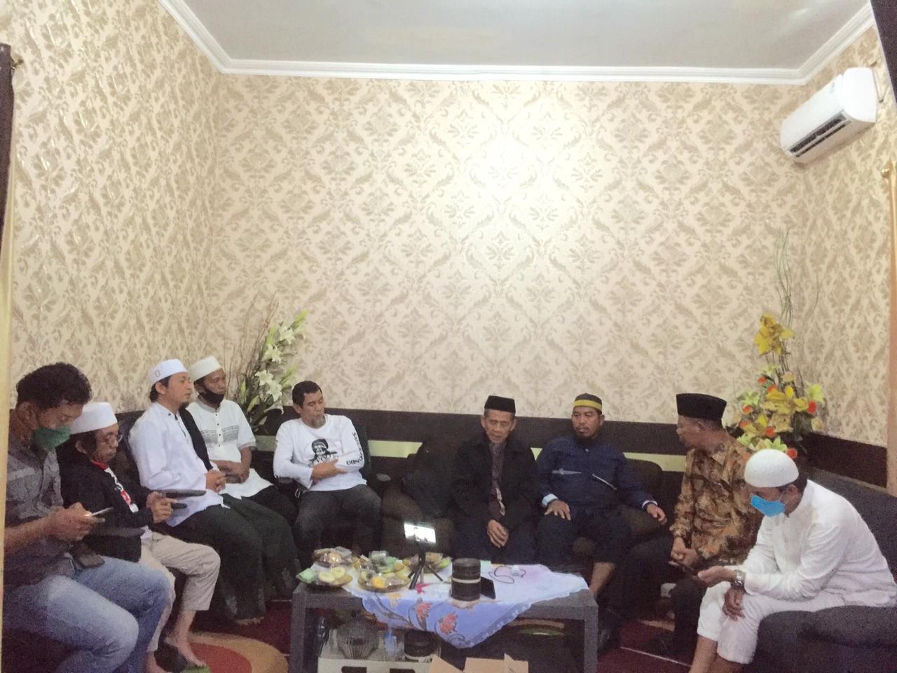 Imbau Pasang Spanduk Ucapan Natal, Kemenag Sulsel Digeruduk Ormas Islam dan Aktivis 